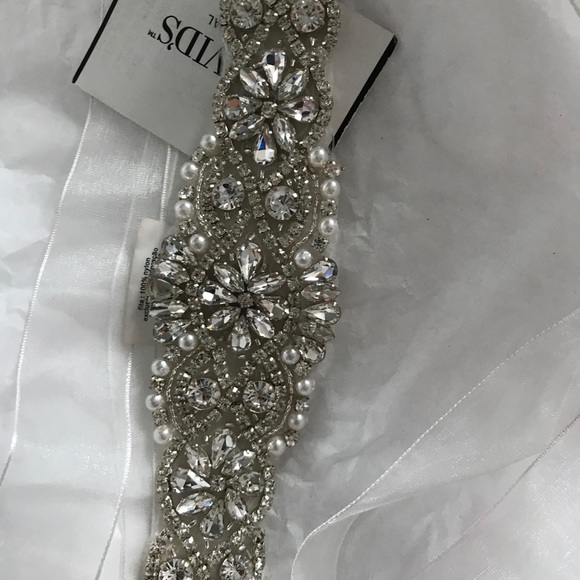 Wedding Dress - Picture 4 of 5